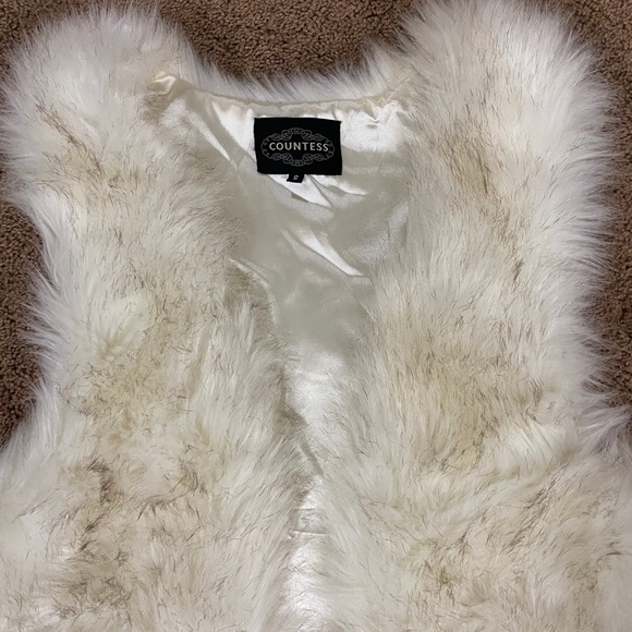 Faux fur vest - Picture 2 of 4